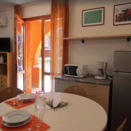 度假居 Great Apartment In Residence With Private Garden - Parking - Airco - Pools 比比翁