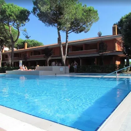 Great Apartment In Residence With Private Garden - Parking - Airco - Pools Bibione