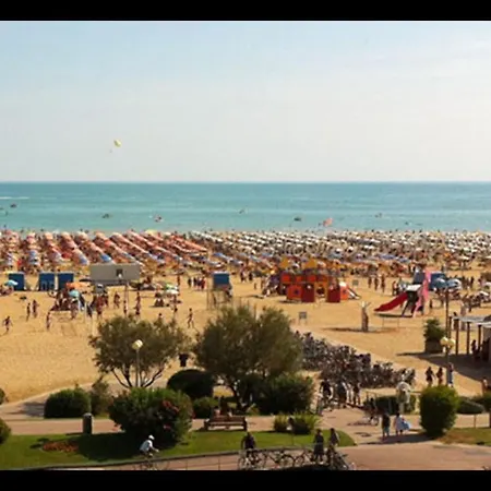 Great Apartment In Residence With Private Garden - Parking - Airco - Pools Bibione